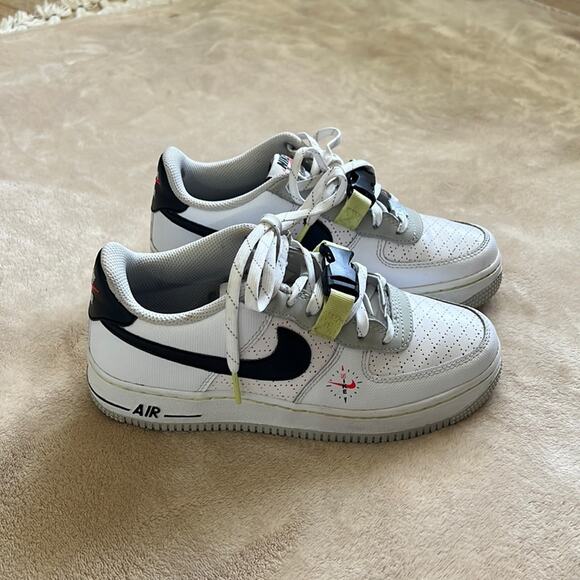 Air Force 1 youth size 4.5 LV8 GS “swoosh compass”